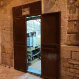 Per incontrare il signore ci muoviamo da piazza Mercantile per imboccare la stretta via Fracigena...